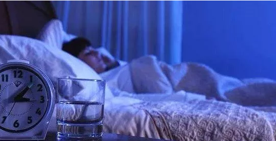 睡前一杯水，長(zhǎng)期堅(jiān)持將給你帶來(lái)意想不到的變化